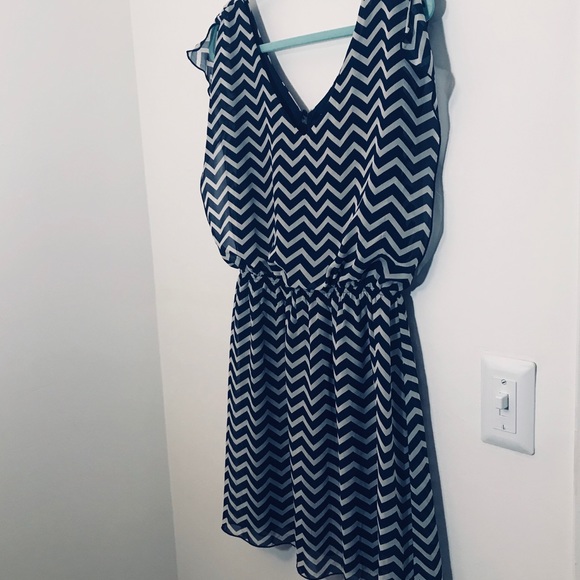 Speechless | navy and white chev women’s dress. L - Picture 8 of 8